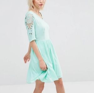 Lavand Lace Sleeve Insert Dress - Green / S